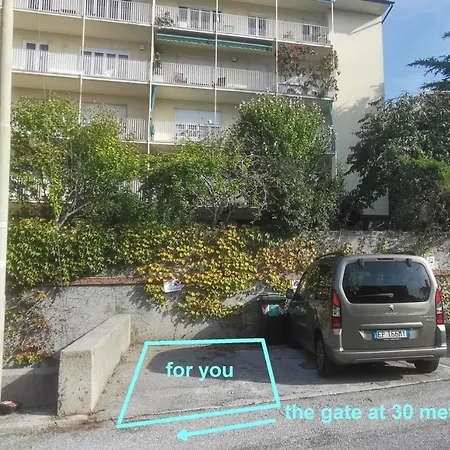 Charming In A 19th Century Appartement Triëst