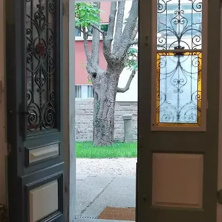 Charming In A 19th Century * Triëst