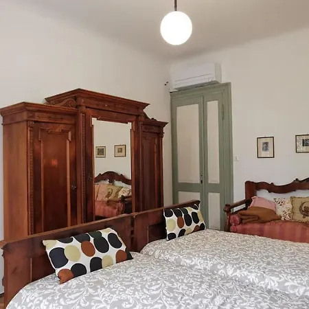 Charming In A 19th Century Appartement Triëst